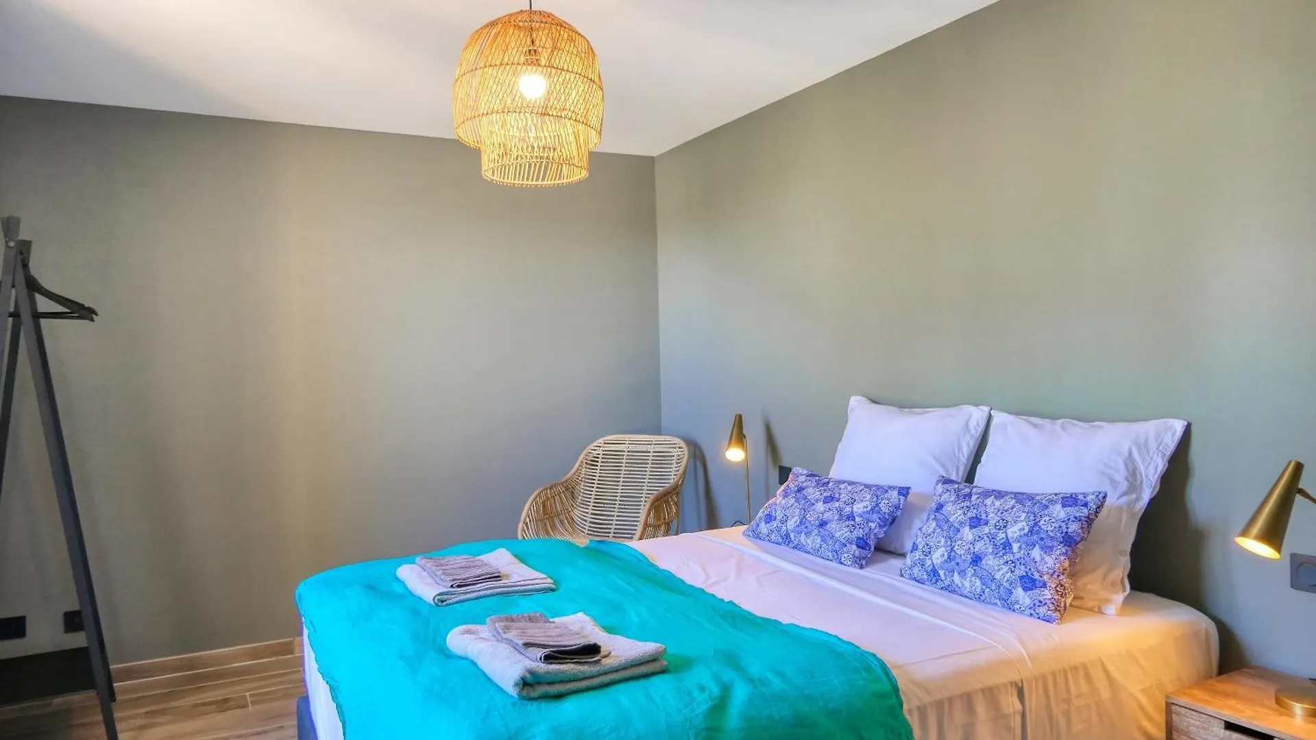 Sous Le Murier - Mas Provencal Au Coeur Des Vignes Travaillan Holiday home